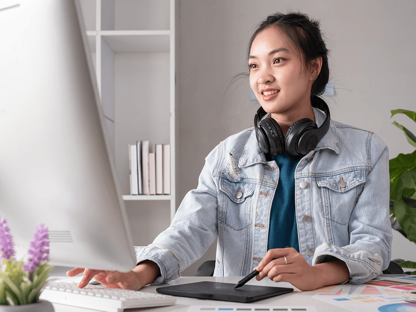 Creator selling digital templates online with SendOwl